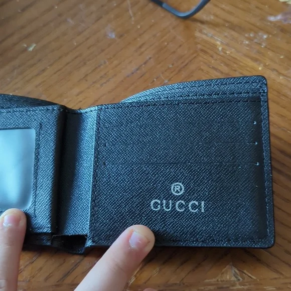 Gucci Wallet - Picture 2 of 2